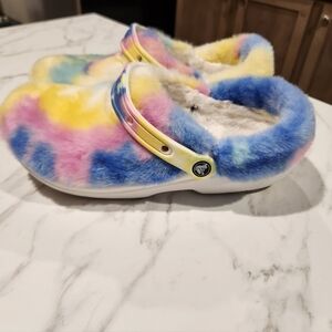 Crocs Classic Fur Sure Tie Dye Clog Rainbow Unisex Mens 10 Womens 12